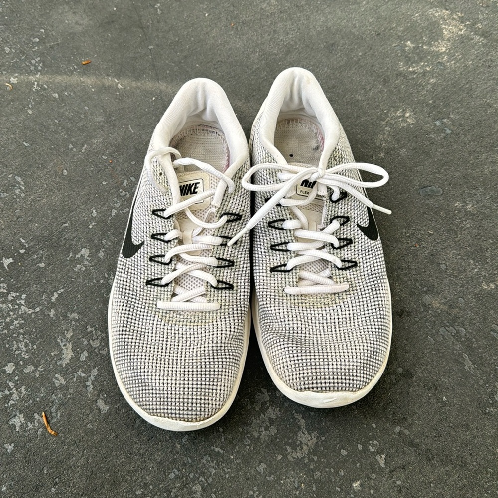 Nike flex sneakers